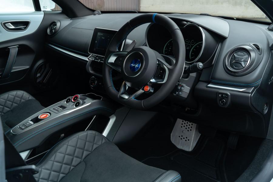Интерьер Alpine A110 Pure 2018 года  (UK) (фото 9 из 40)